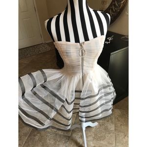 Beautiful Strapless Betsy Johnson Dress Size 6